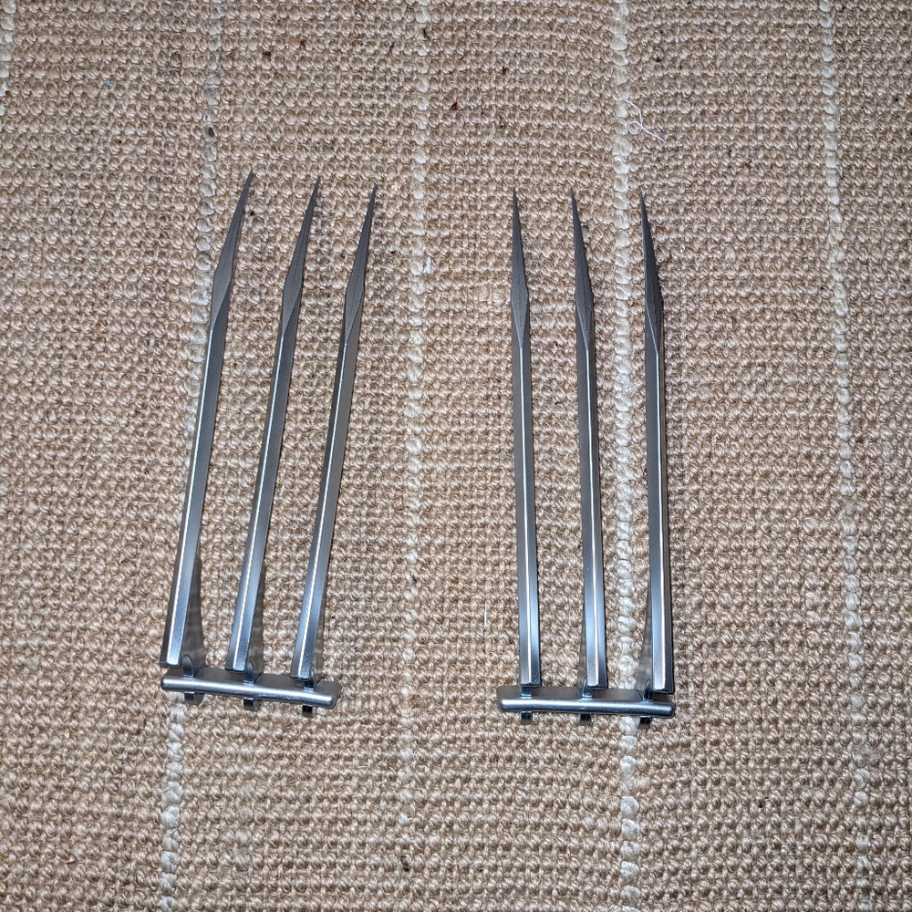 Wolverine Silver Look Plastic Claw Accessories Halloween